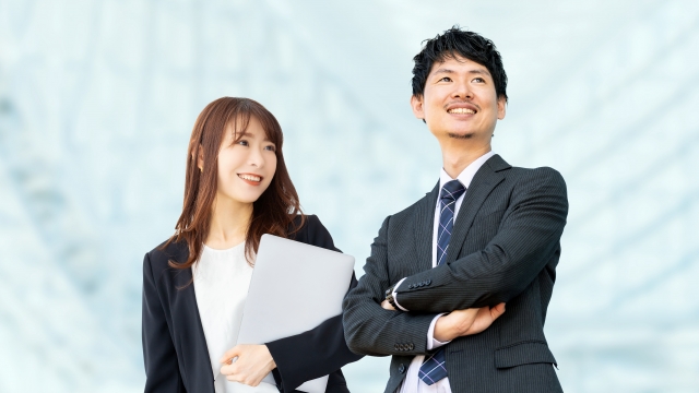 働く社会人。企業からのニーズが高まる！